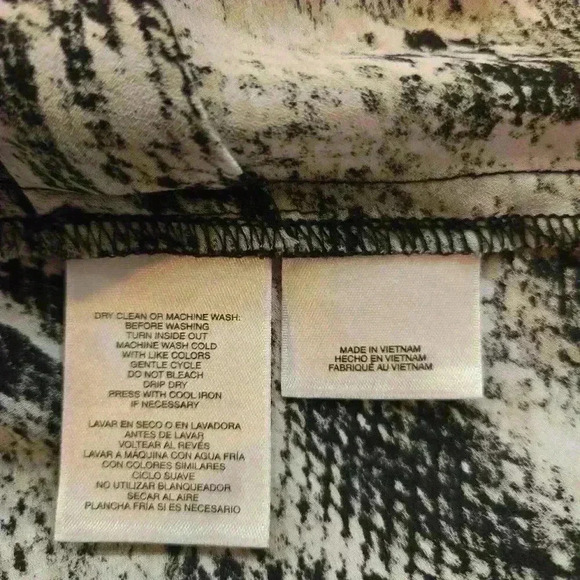 Kasper Womens Plus Phython Print Long Sleeve Blouse Black White Size 2X - Picture 6 of 6